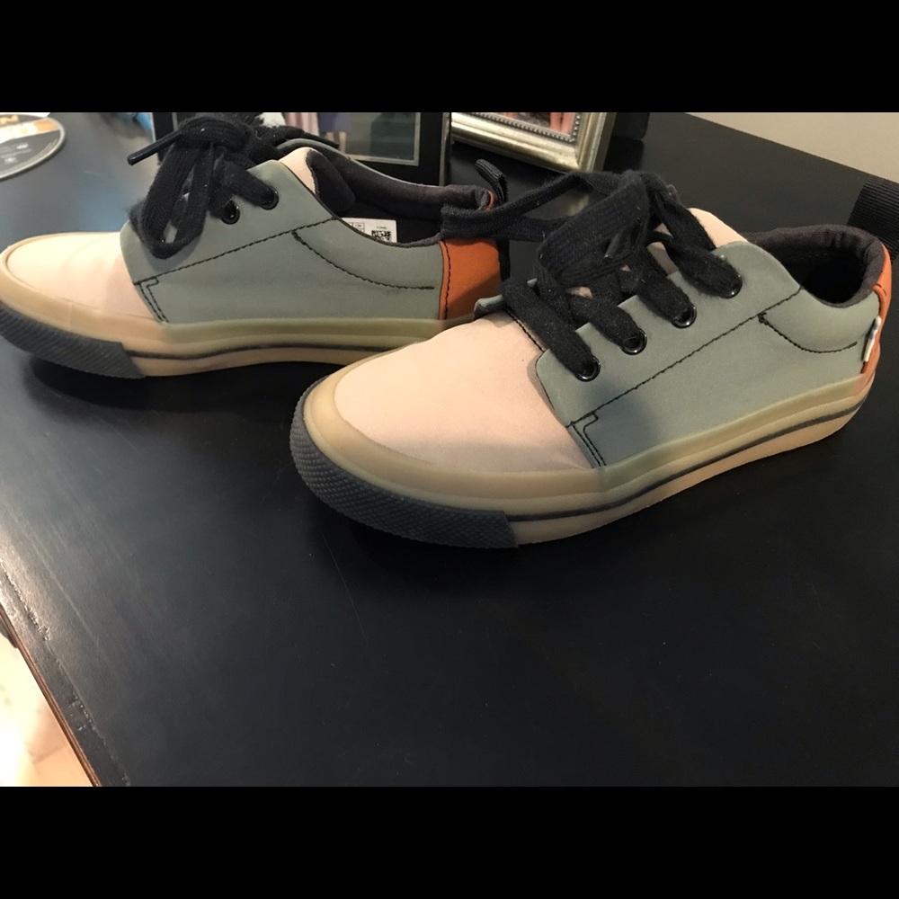 Awesome sneakers! Perfect for back to school!